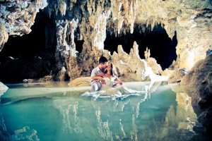 A bride and groom have their picture taken at a ceynote in Playa del Carmen